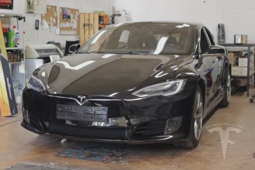 karosszéria fóliázás Tesla Model S Teckwrap ECH21 Dark Platinum Grey Csepel eredeti nézet galéria kép